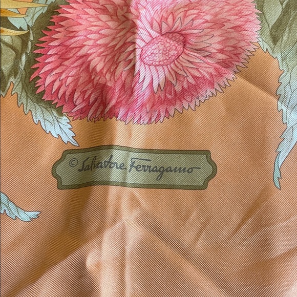 Salvatore Ferragamo Peach Scarf with Pink Floral Motif - Picture 2 of 3